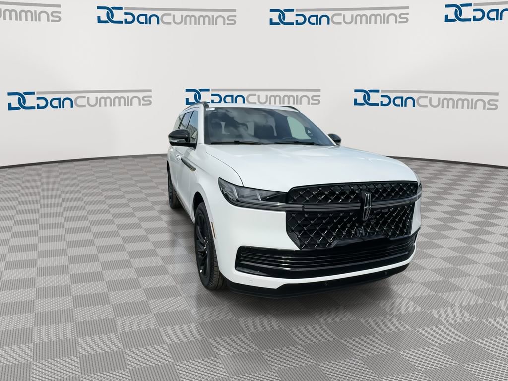 New 2026 Lincoln Navigator Reserve w/ Jet Appearance Package AWD/4WD image 3