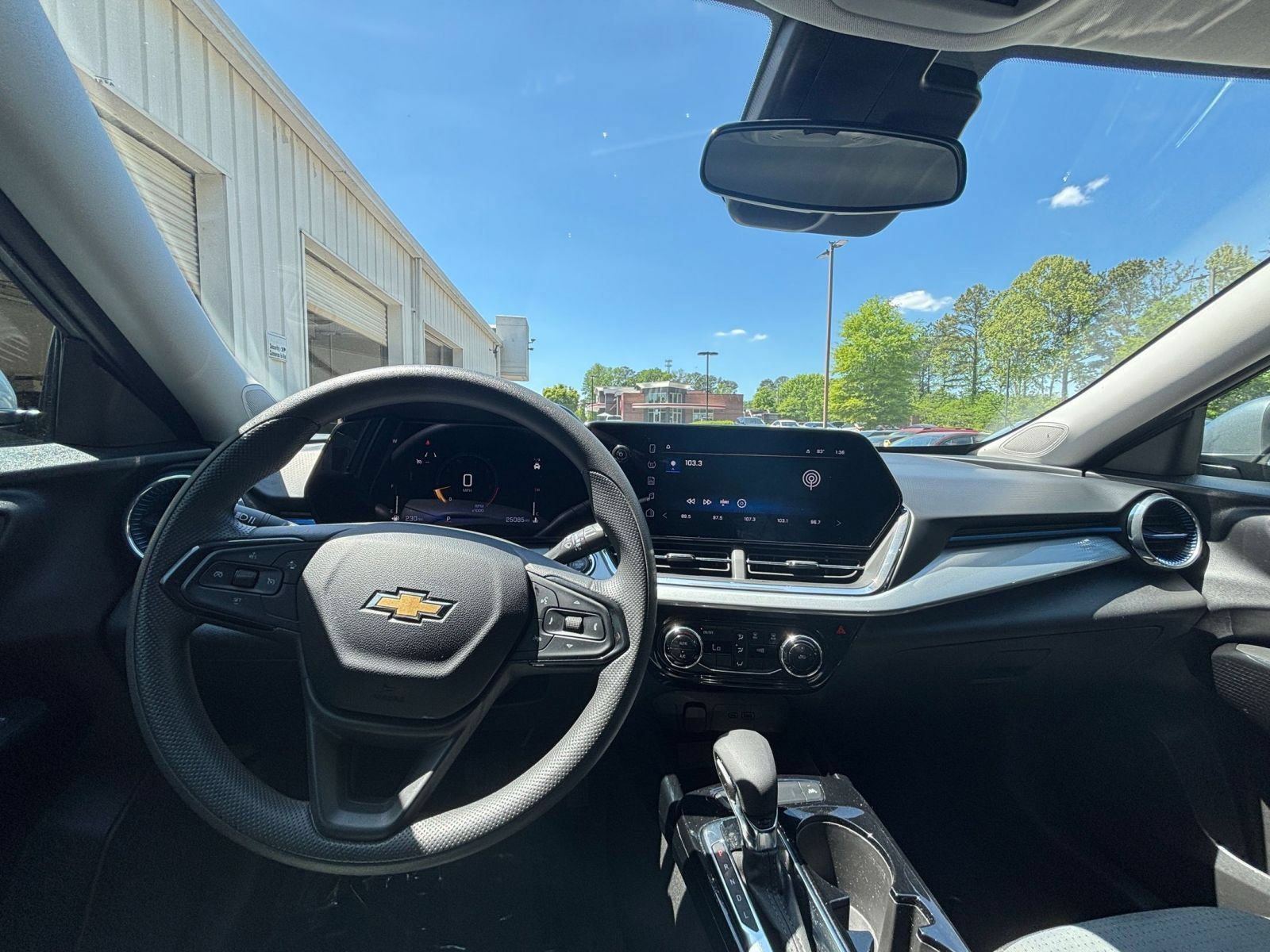 Used 2025 Chevrolet Trax LT FWD image 34