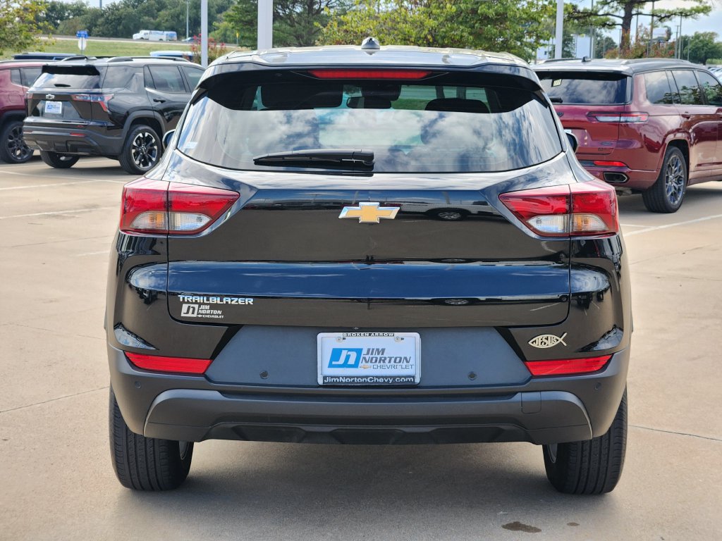 Used 2025 Chevrolet TrailBlazer LS w/ LS Confidence Package FWD image 6