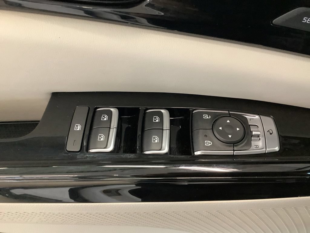Certified 2024 Kia Carnival SX FWD image 32