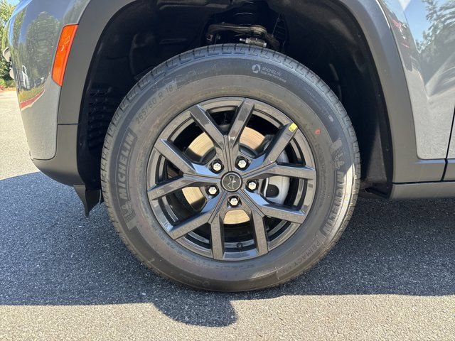 New 2027 Jeep Grand Cherokee Altitude RWD image 11