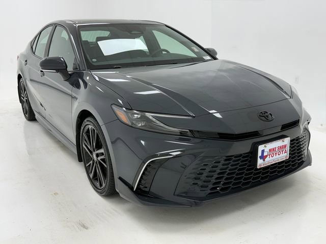 Used 2025 Toyota Camry XSE FWD image 2