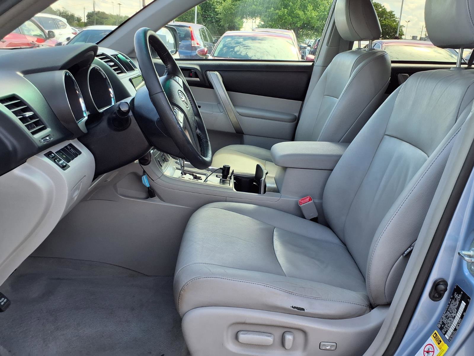Used 2010 Toyota Highlander SE image 18
