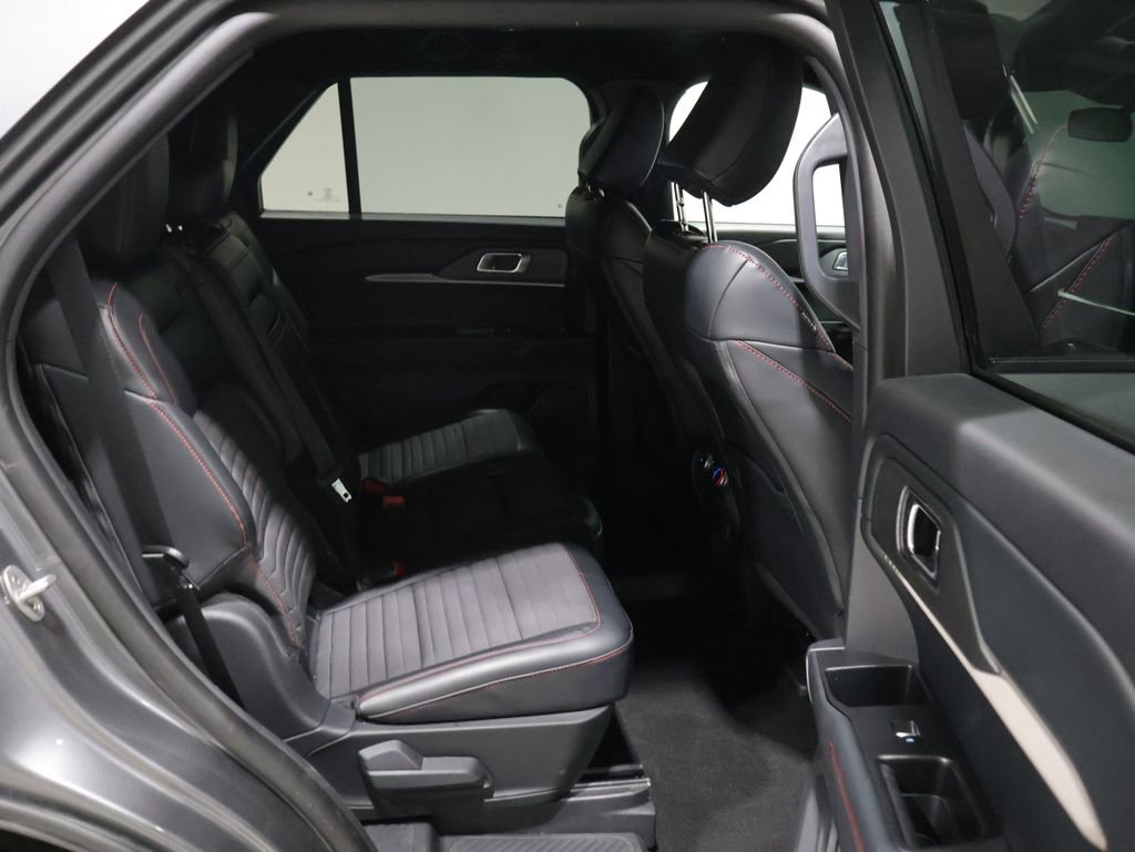 Used 2025 Ford Explorer ST-Line w/ ST-Line Street Pack AWD/4WD image 20