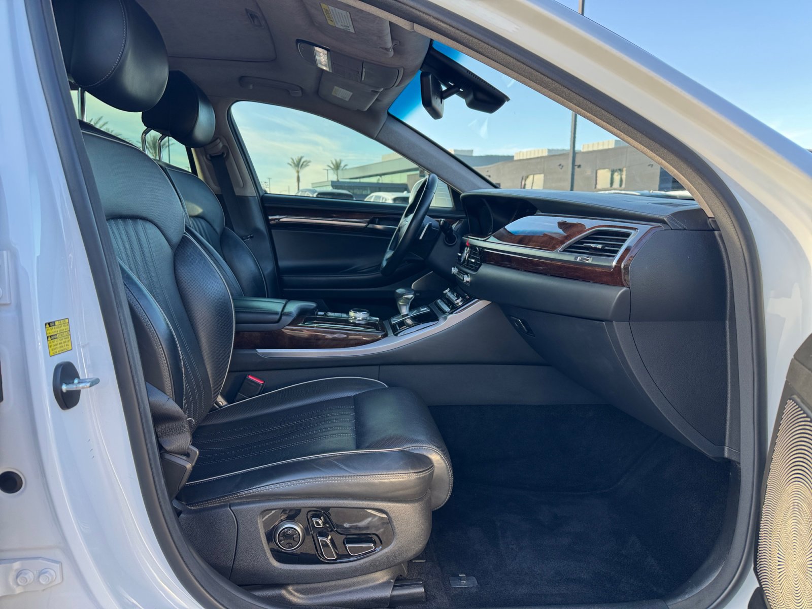 Used 2017 Genesis G90 3.3T Premium image 19