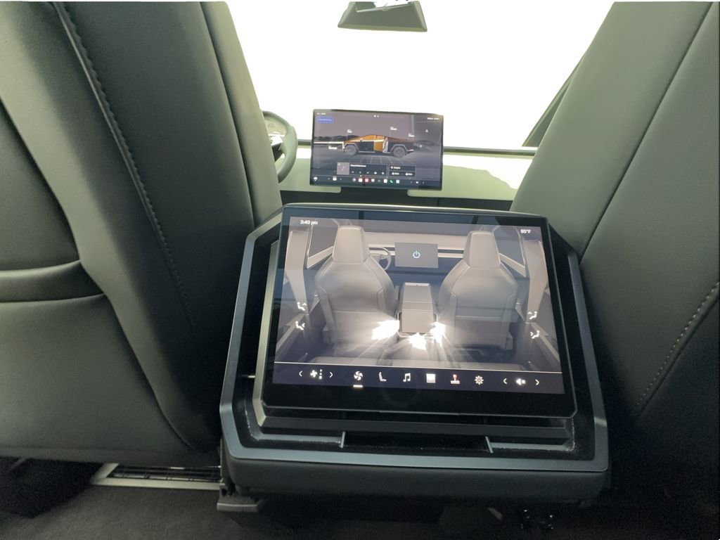 Used 2024 Tesla Cybertruck AWD Crew Cab image 34