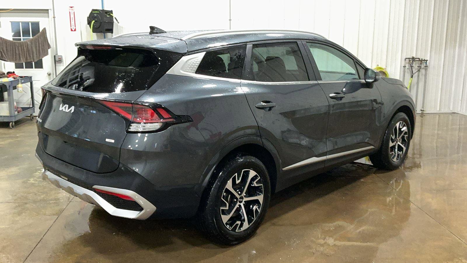 Used 2024 Kia Sportage EX image 5