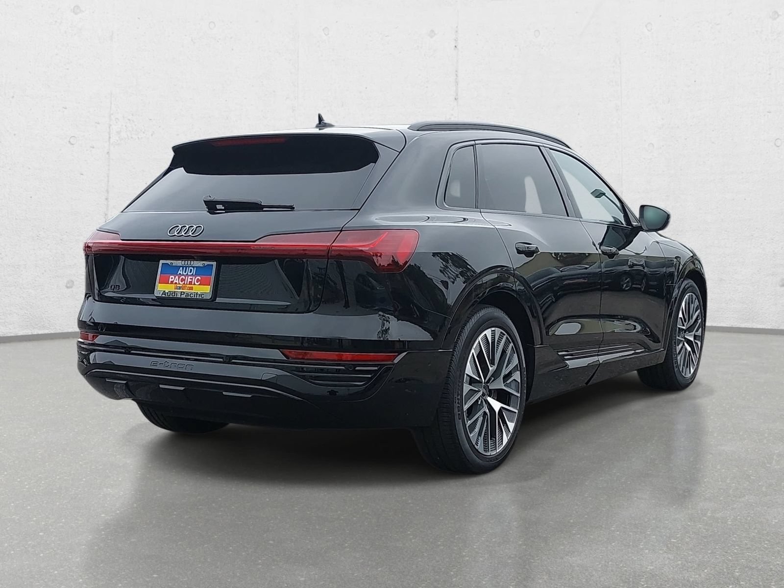 Used 2024 Audi Q8 e-tron Premium Plus w/ Premium Plus Package AWD/4WD image 5