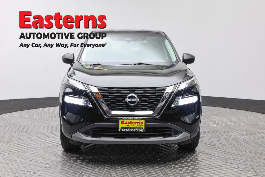 Used 2023 Nissan Rogue S AWD/4WD image 2