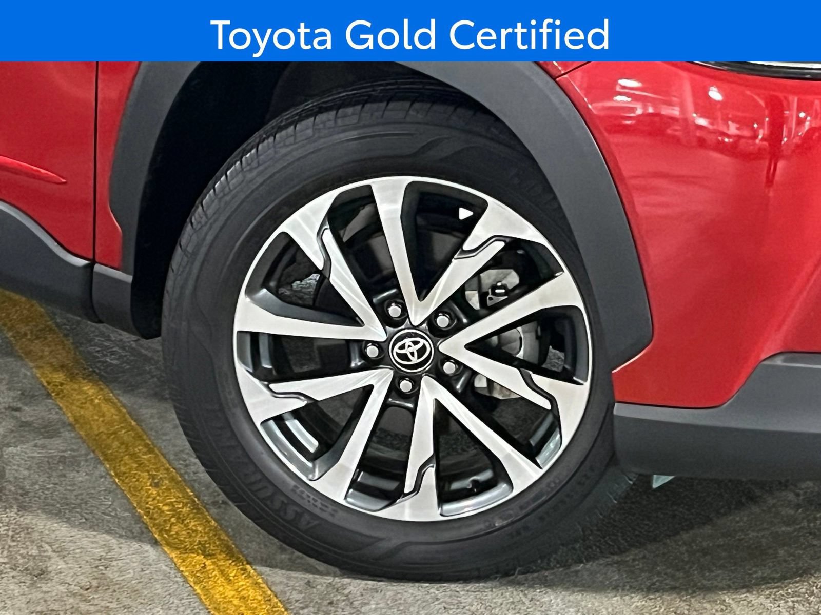 Used 2022 Toyota Corolla Cross XLE w/ Convenience Package AWD/4WD image 2