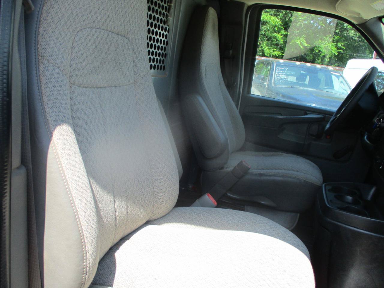 Used 2011 Chevrolet Express 2500 RWD image 16