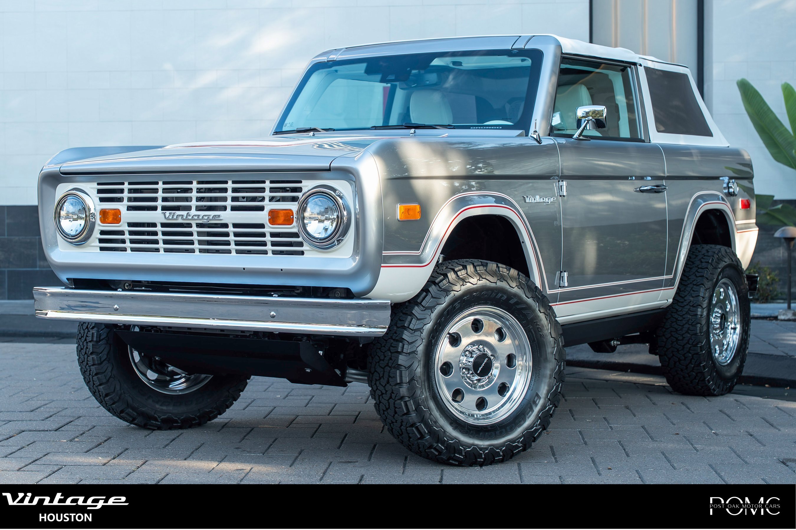 Used 2025 Ford Bronco Badlands image 1