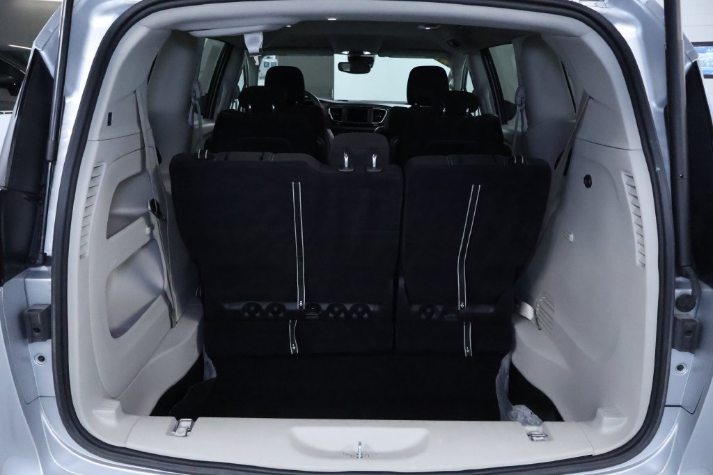 Used 2023 Chrysler Voyager LX FWD image 16