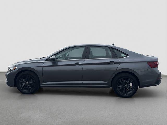 Used 2024 Volkswagen Jetta SE w/ Panoramic Sunroof Package image 3