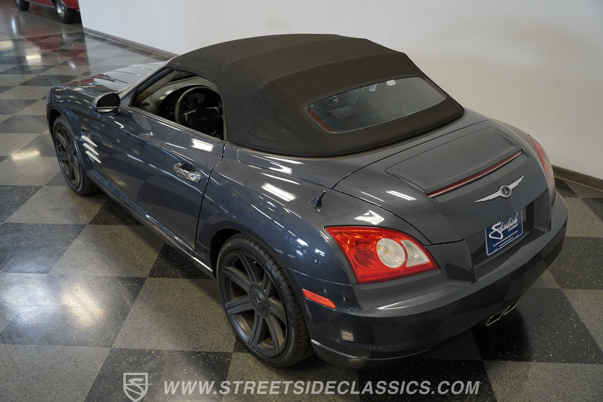 Used 2006 Chrysler Crossfire Limited image 25