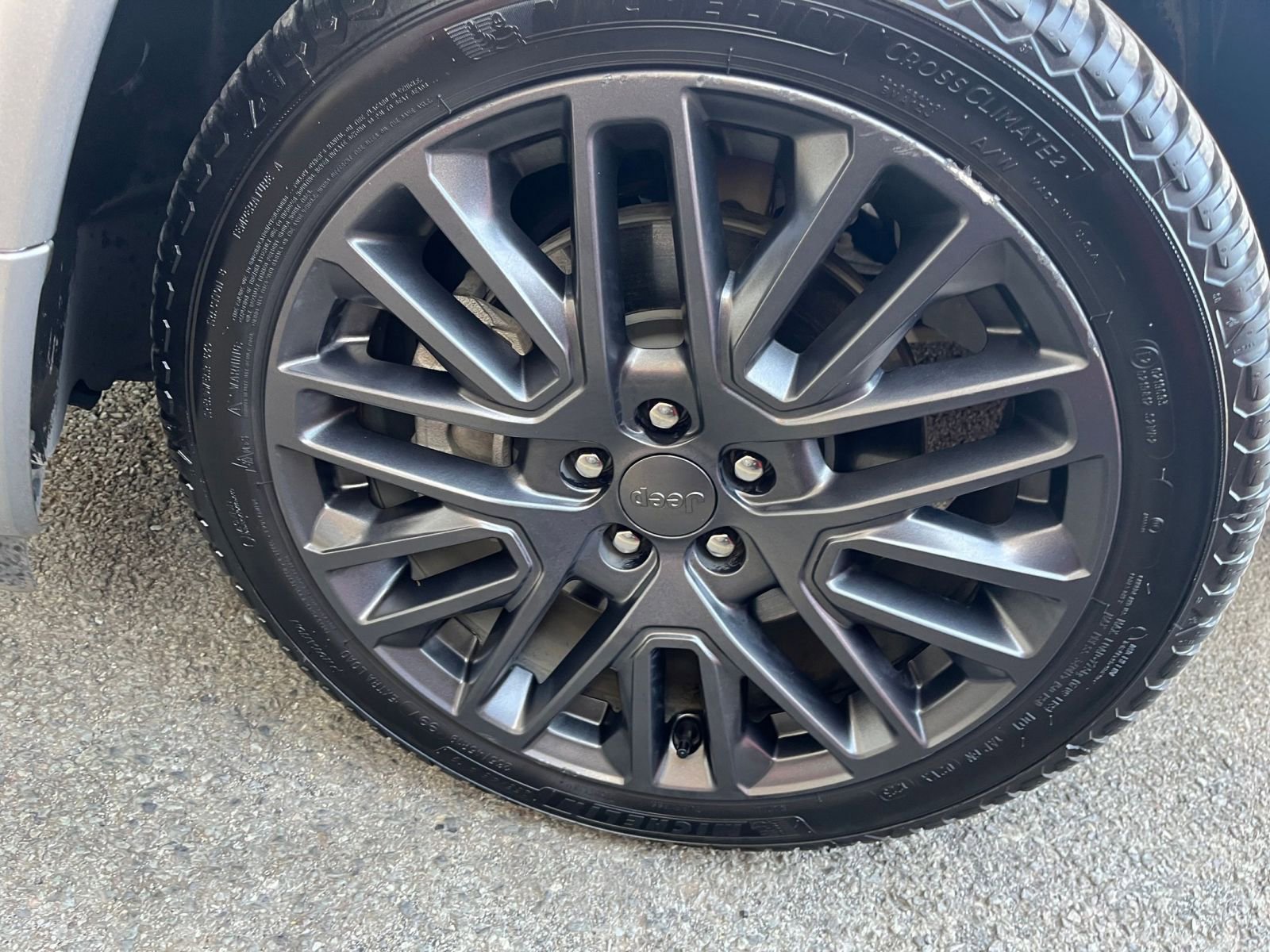 Used 2023 Jeep Compass Limited image 30