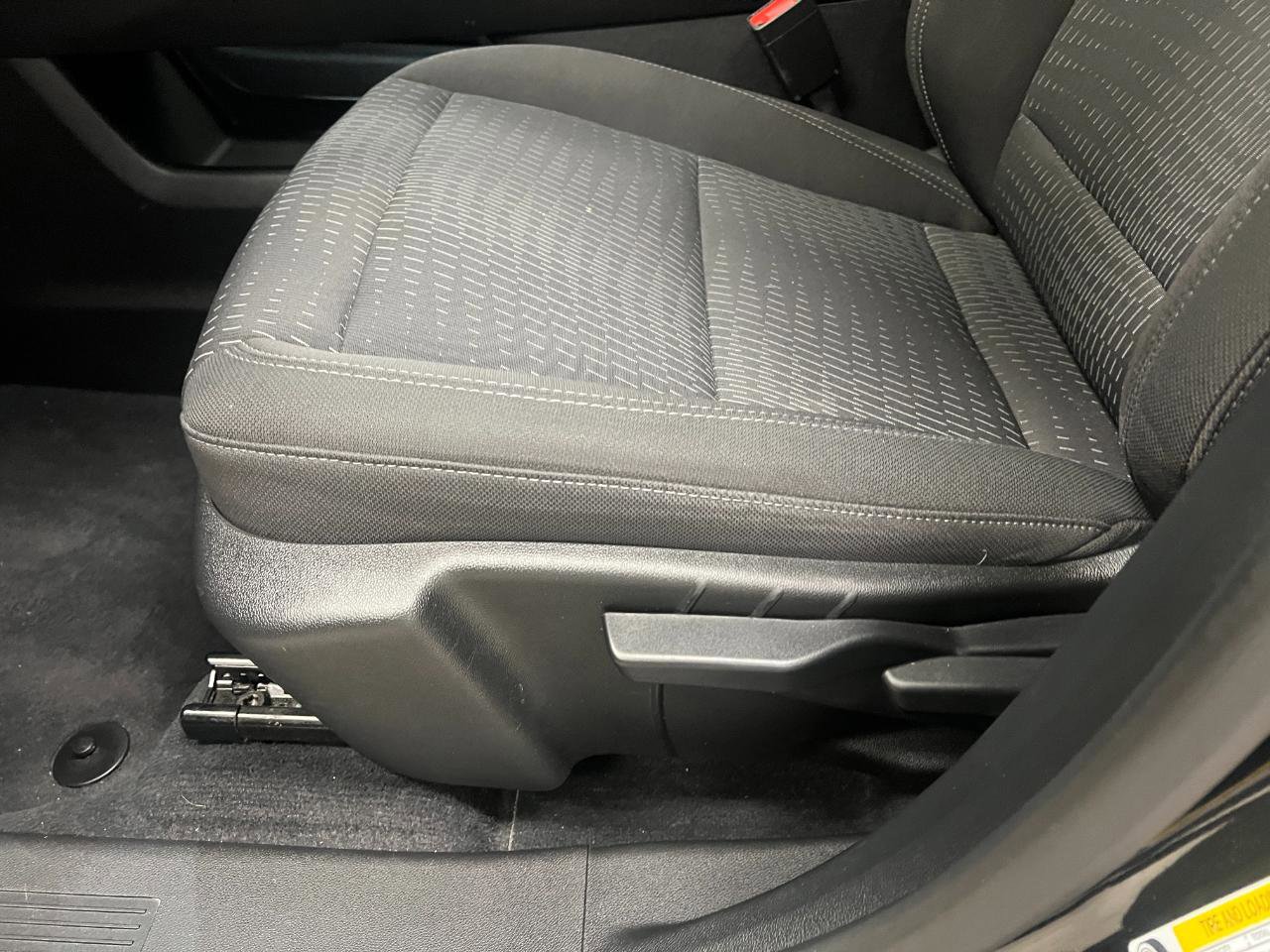 Used 2025 Chevrolet Equinox LT FWD image 24