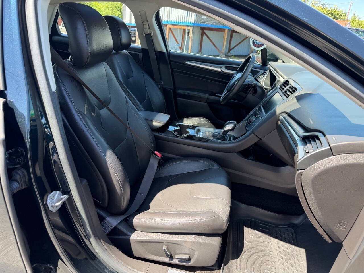 Used 2014 Ford Fusion Titanium FWD image 25