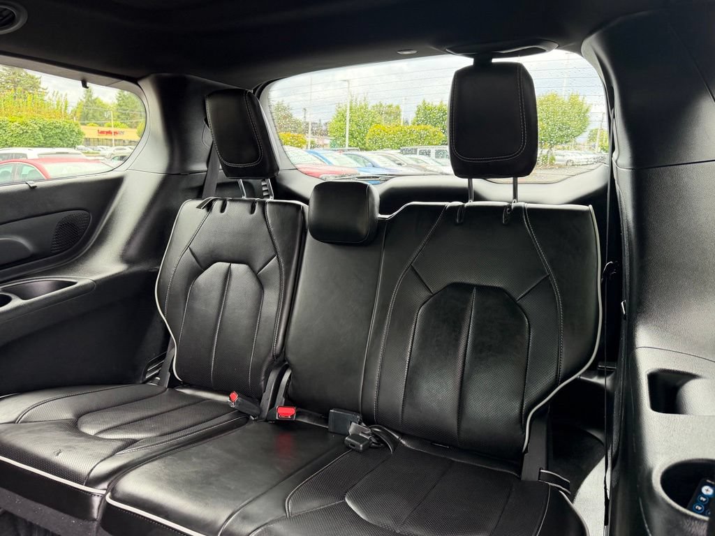 Used 2025 Chrysler Pacifica Limited FWD image 32