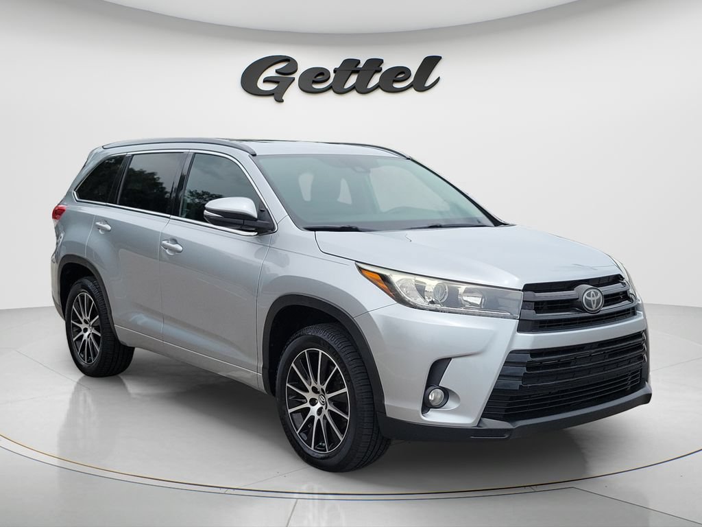 Certified 2018 Toyota Highlander SE FWD image 3
