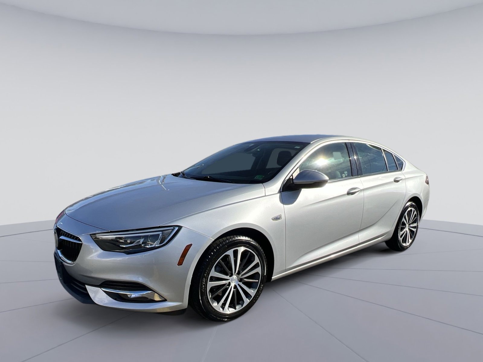 Used 2018 Buick Regal Essence w/ Driver Confidence Package #1 image 1