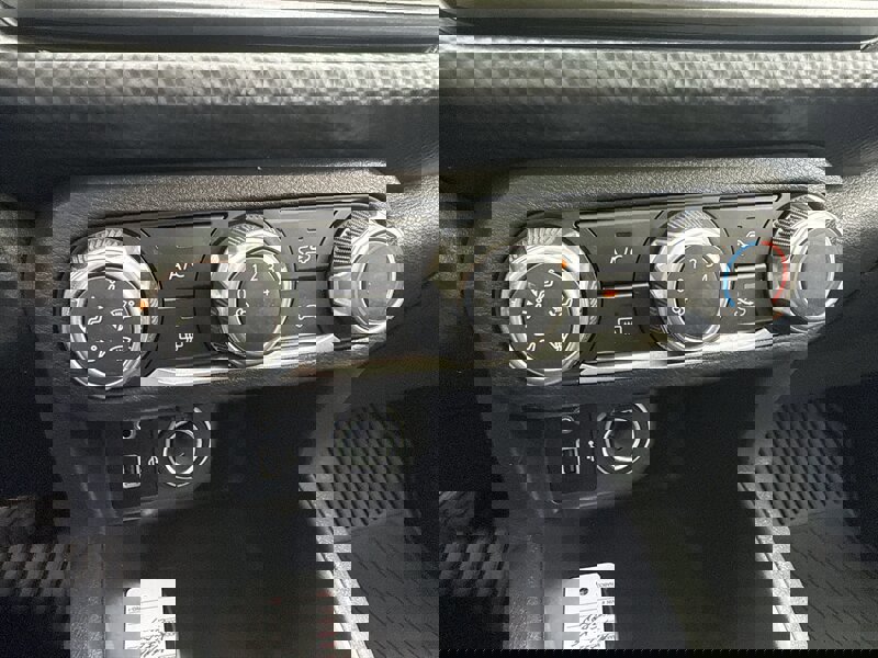 Used 2024 Nissan Kicks S image 33