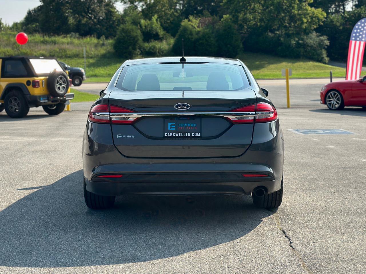 Used 2017 Ford Fusion SE w/ Fusion SE Technology Package FWD image 5