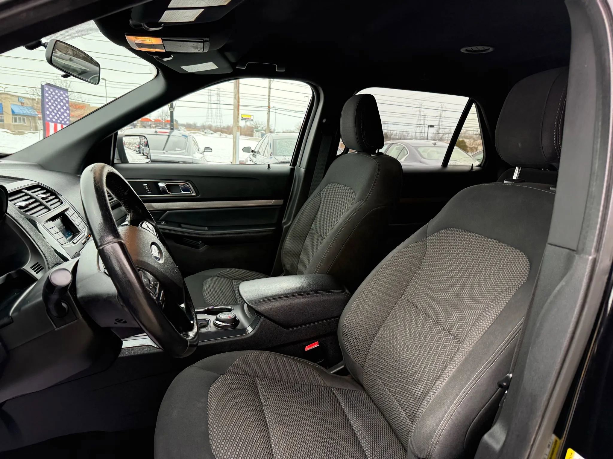 Used 2018 Ford Explorer XLT image 19