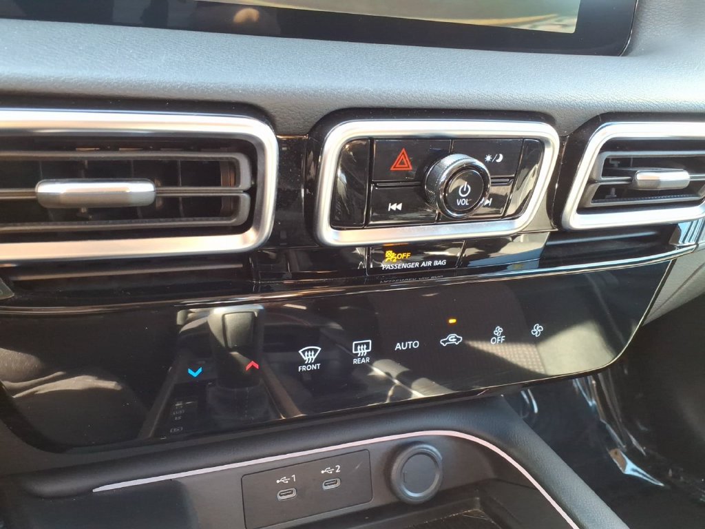 Certified 2026 Nissan Sentra SR w/ Floor Mat Package FWD image 19