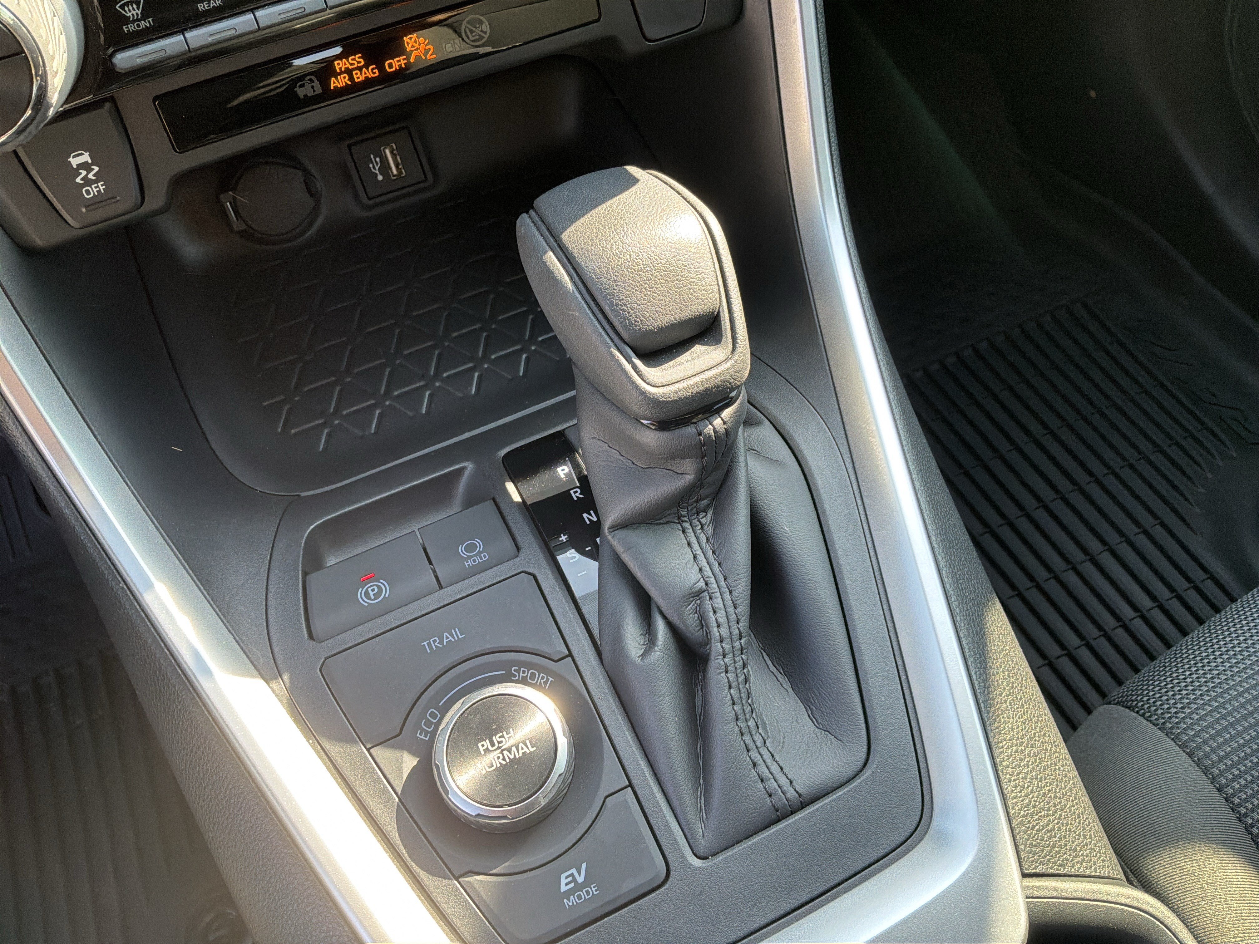Used 2025 Toyota RAV4 LE AWD/4WD image 26