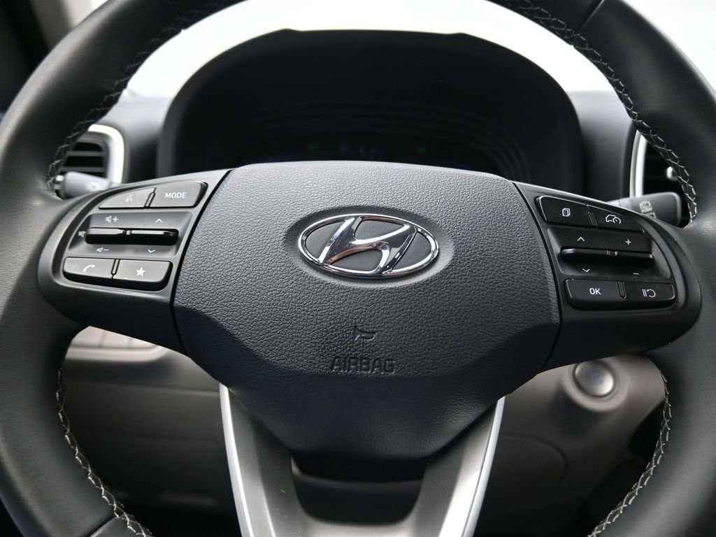 Used 2025 Hyundai Venue SEL image 7