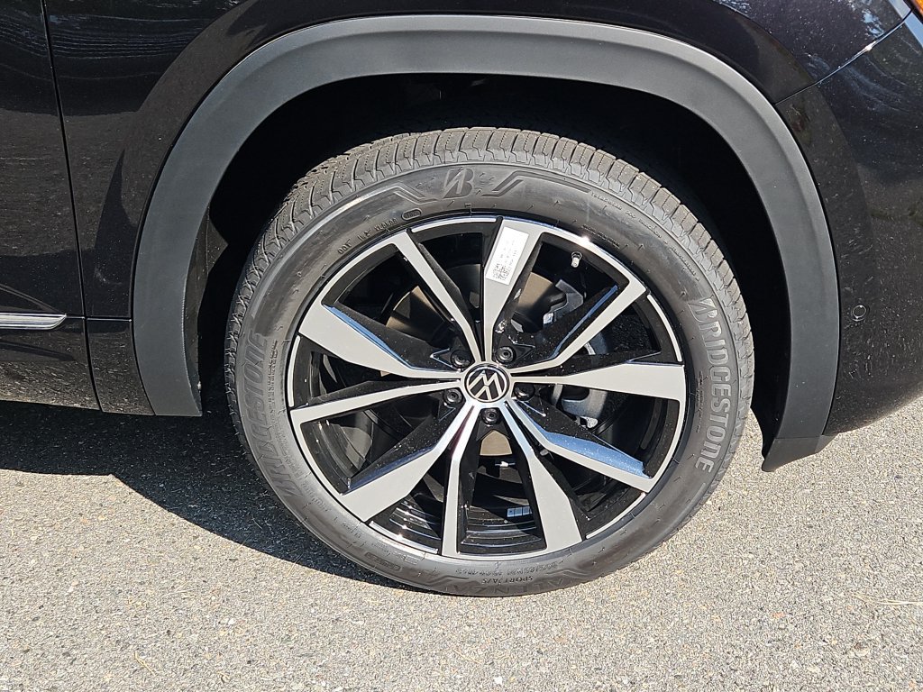 New 2026 Volkswagen Atlas Cross Sport SEL Premium R-Line AWD/4WD image 4