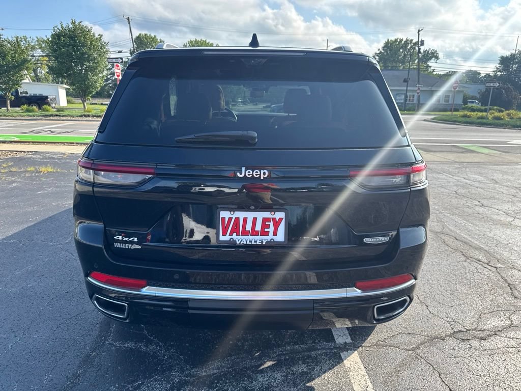 Used 2023 Jeep Grand Cherokee Summit AWD/4WD image 12