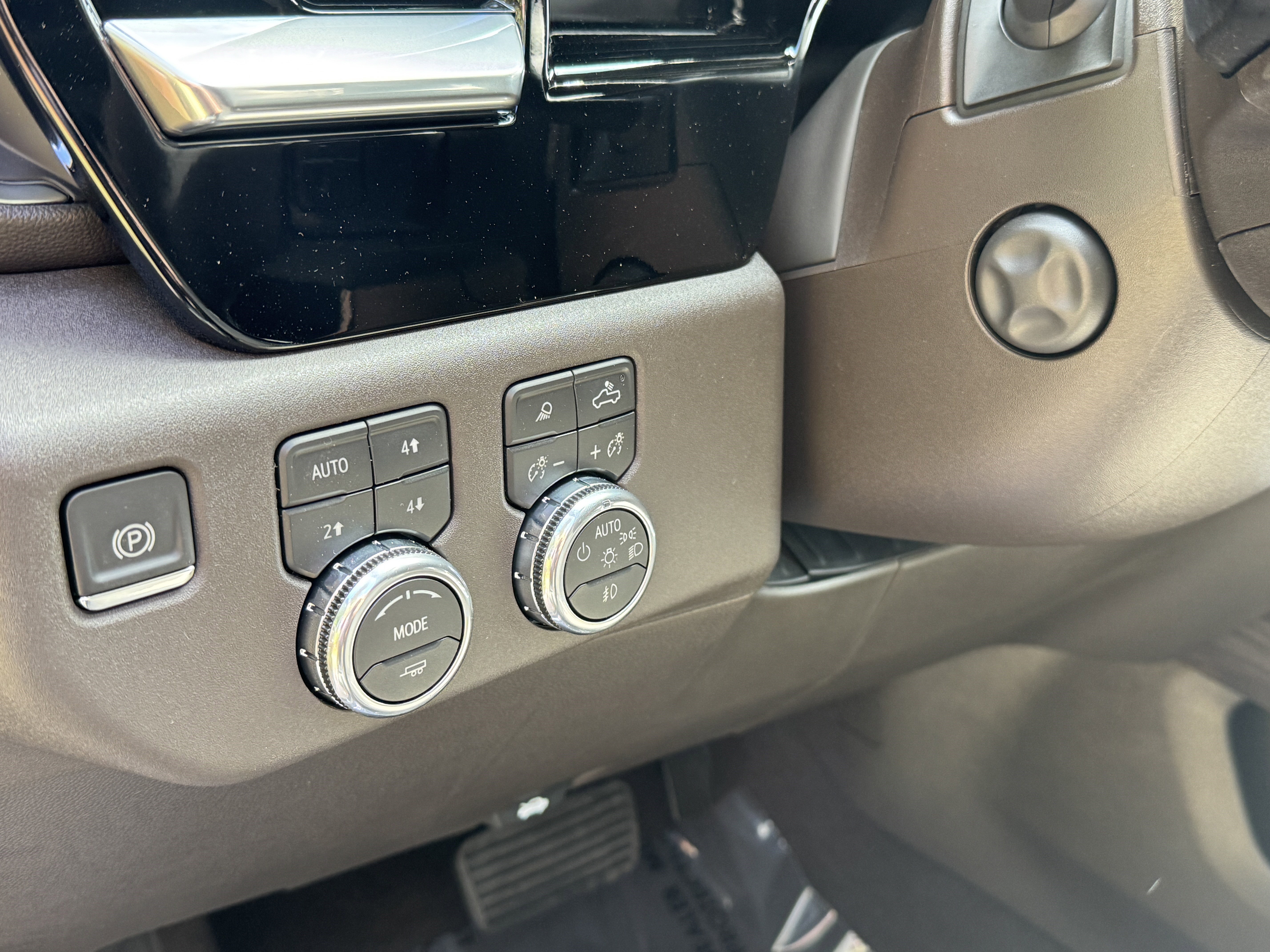 New 2026 GMC Sierra 1500 SLT w/ SLT Premium Plus Package image 16