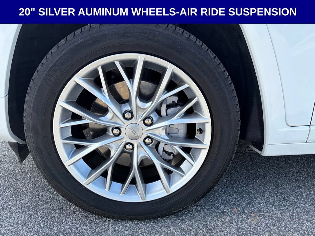 Used 2024 Jeep Grand Cherokee Summit AWD/4WD image 7