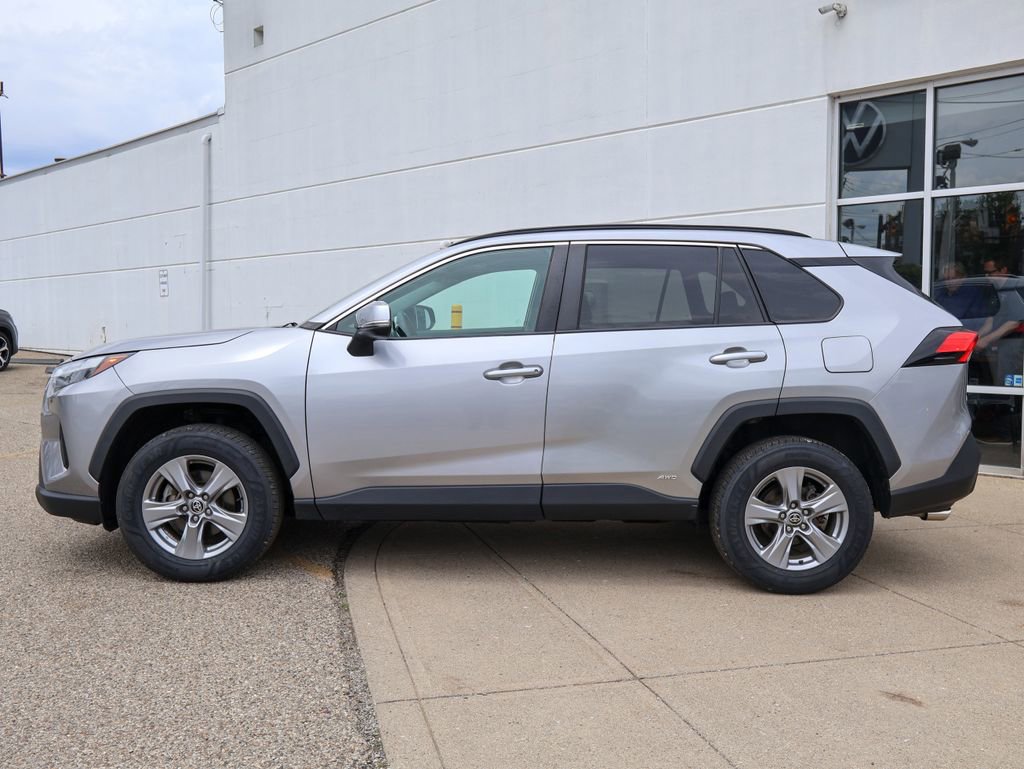 Used 2022 Toyota RAV4 XLE w/ Convenience Package AWD/4WD image 2