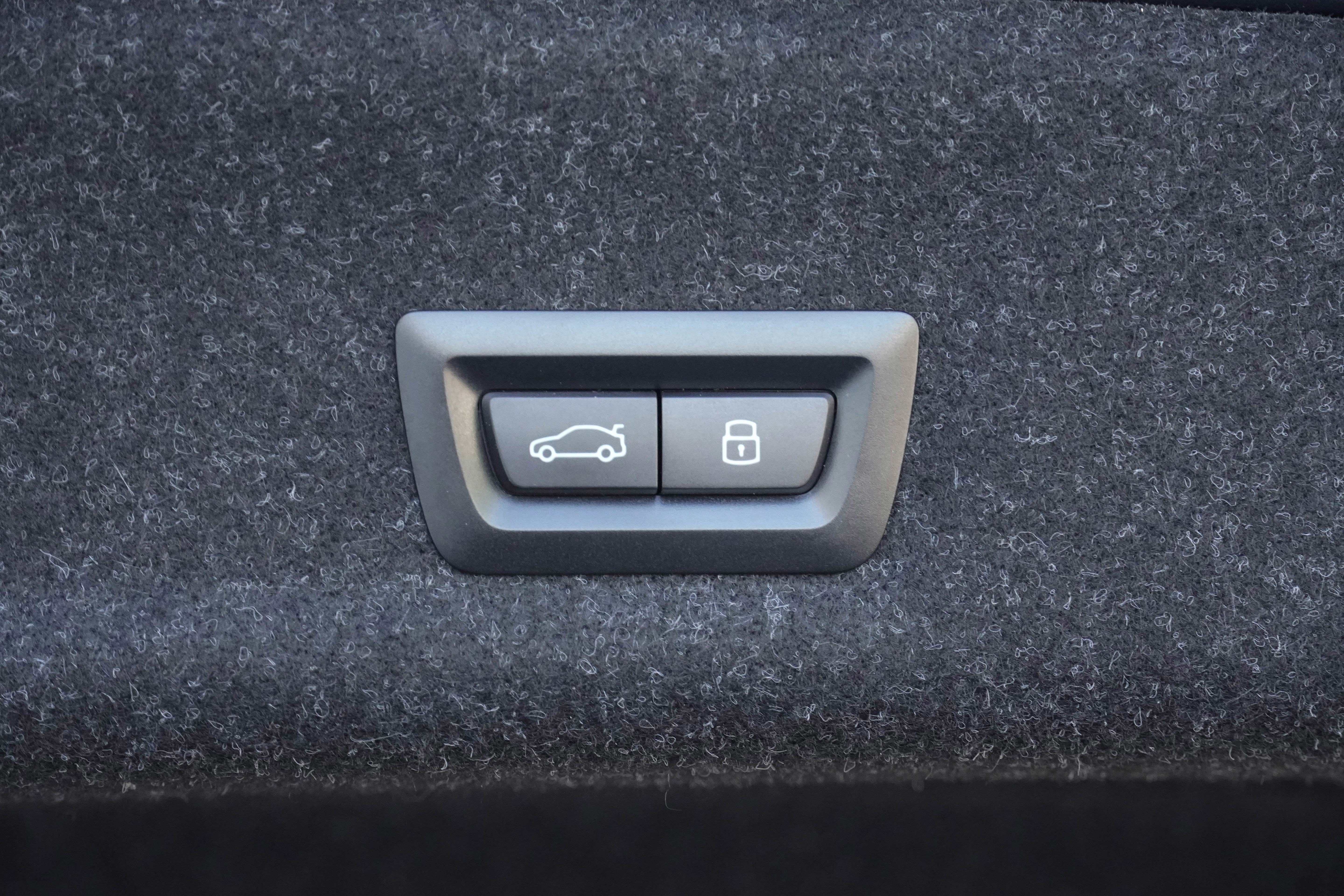 Certified 2025 BMW 330i Sedan RWD image 38