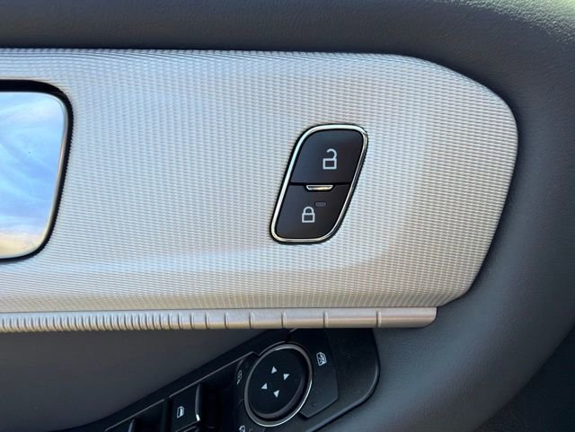 Used 2025 Ford Explorer Active RWD image 26