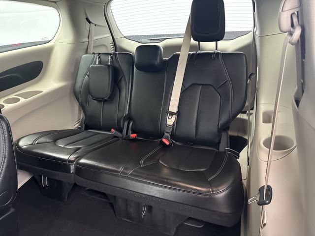 Used 2024 Chrysler Pacifica Touring-L FWD image 18