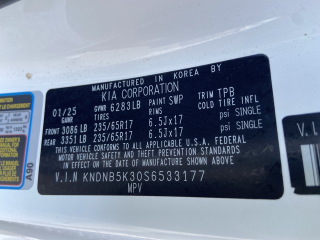 Used 2025 Kia Carnival FWD image 35
