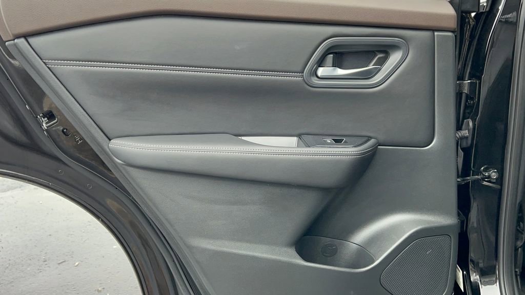 Used 2023 Nissan Rogue SL w/ SL Premium Package image 32