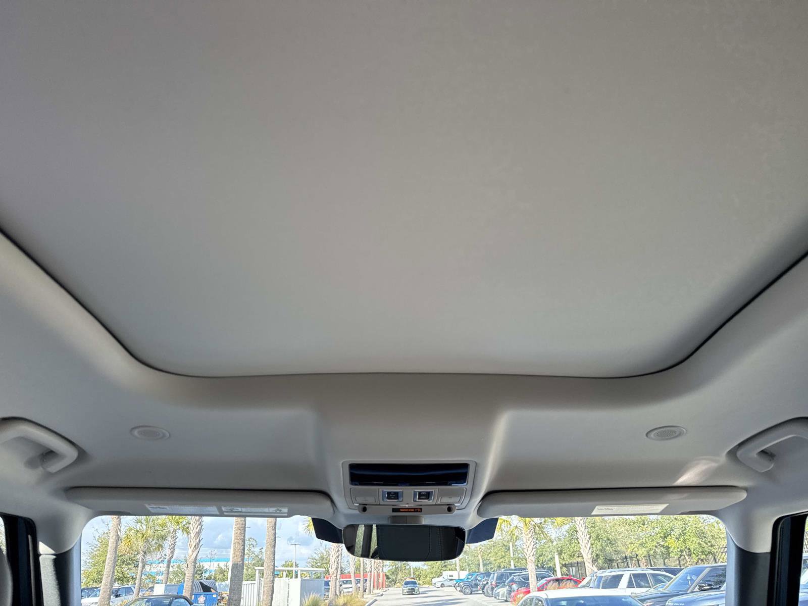 Used 2024 Land Rover Defender 110 X-Dynamic SE image 17