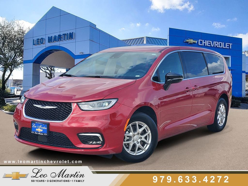 Used 2026 Chrysler Pacifica Select