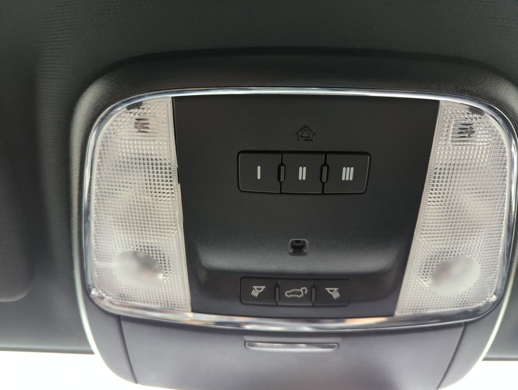 Used 2019 Jeep Grand Cherokee Altitude image 28