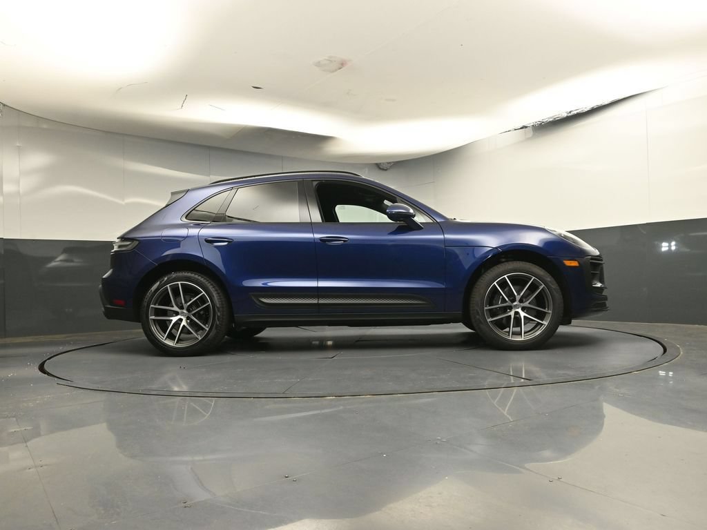 Used 2025 Porsche Macan AWD/4WD image 31