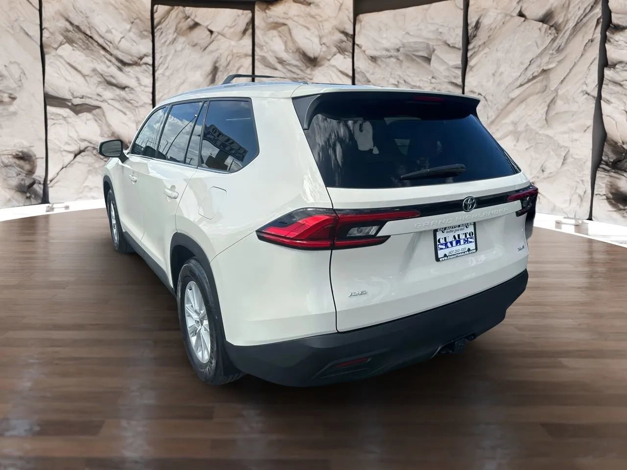 Used 2024 Toyota Grand Highlander AWD image 3
