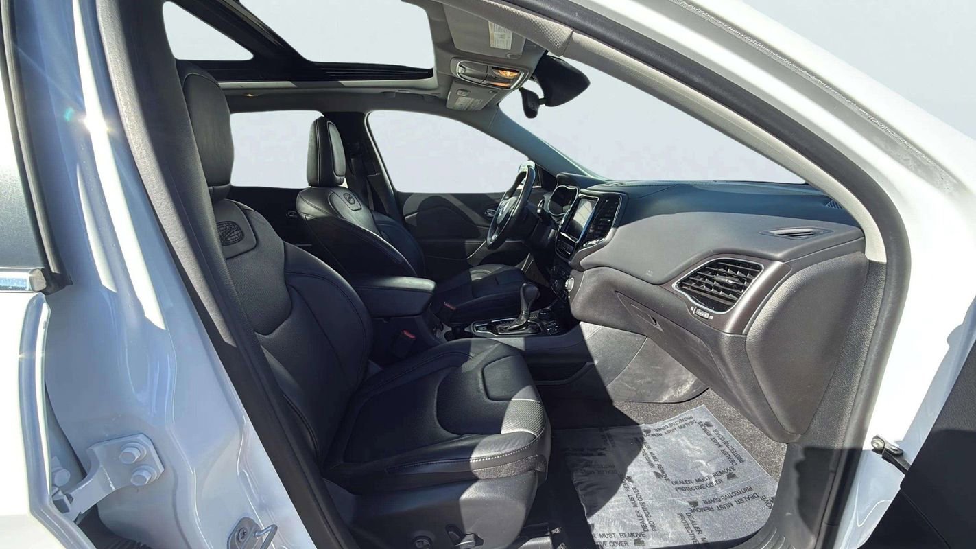 Used 2019 Jeep Cherokee Overland w/ Technology Group image 14