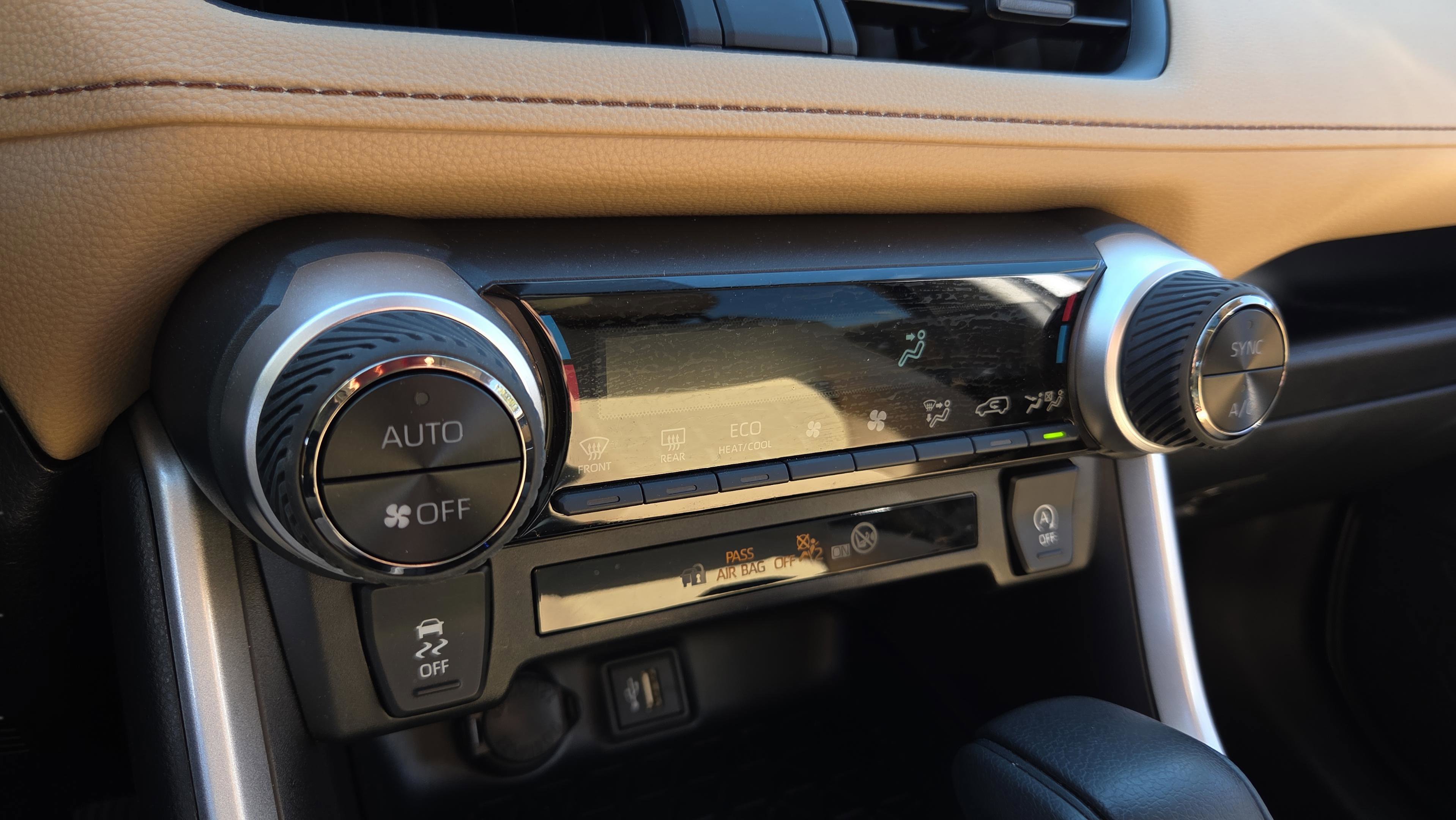 Used 2025 Toyota RAV4 XLE image 18