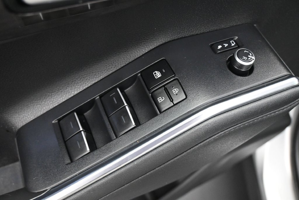 Used 2024 Toyota Highlander Limited AWD/4WD image 4