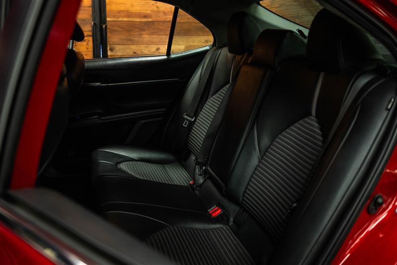 Used 2020 Toyota Camry SE w/ Carpet Mat Package image 9